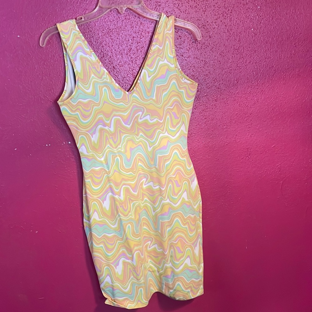 V neck fitted 70s style dress